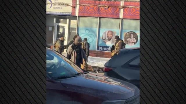 Βίντεο: Ομοσπονδιακοί πράκτορες πυροβολούν διαδηλωτή στη Μινεάπολη