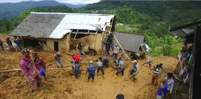Indonesien: Erdrutsch fordert mindestens 10 Tote – Dutzende werden vermisst