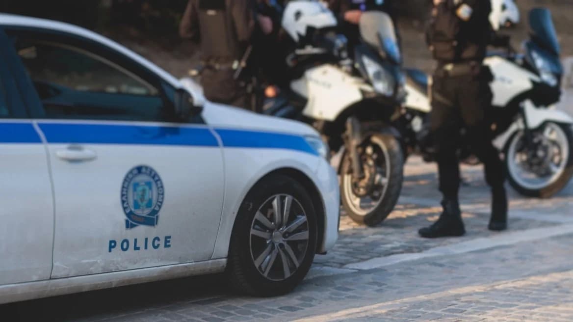 Glyfada: Man Found Dead in Car Trunk – Son Arrested