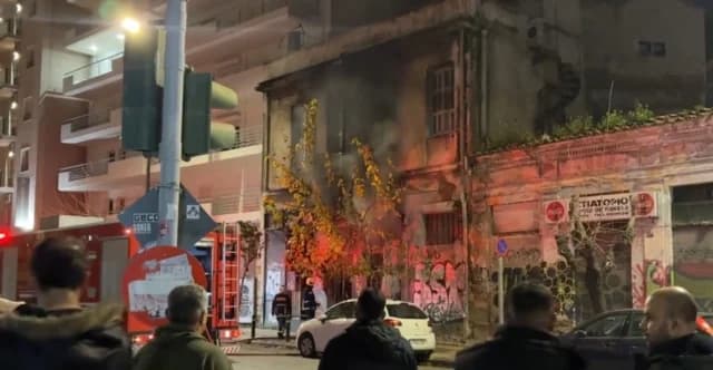 Fire in Abandoned Building on Liosion Street – Traffic Interrupted by ELAS