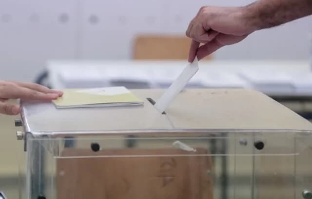 Griechen im Ausland: 3 Sitze und Briefwahl im Kabinett vorgestellt