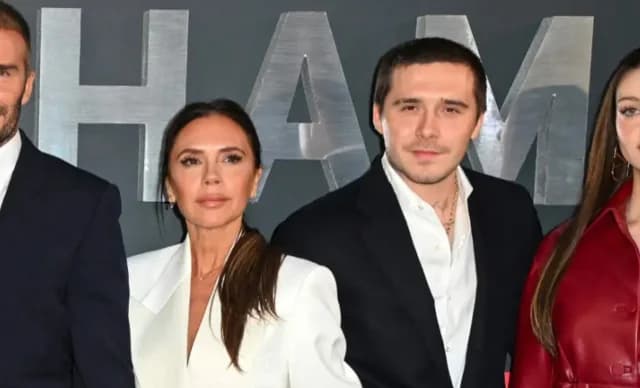 Victoria Beckham: Πρώτη εμφάνιση μετά τον viral χορό, στον γάμο του γιου της