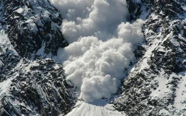 Esquiador Muere en Avalancha en los Alpes: Aumenta el Número de Fallecidos