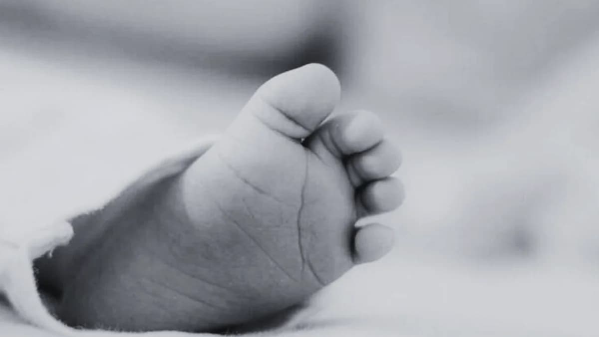 Vater verhaftet: 3 Monate altes Baby in kritischem Zustand im Makarios-Krankenhaus