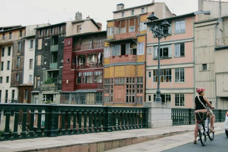Ευρωπαϊκή στεγαστική κρίση: Υψηλά ενοίκια και αυξήσεις τιμών