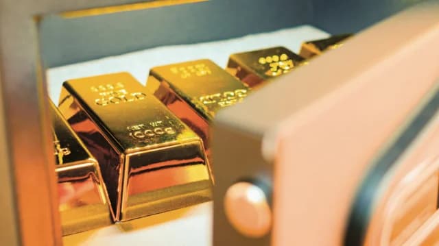Золото превысило 5200 долларов за унцию