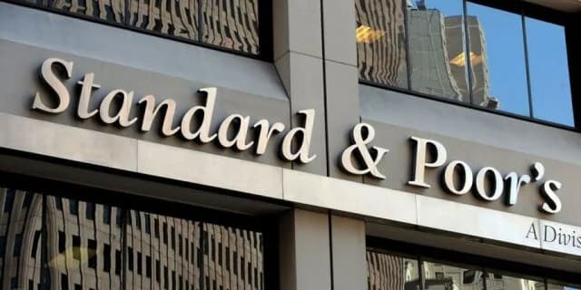 S&P: Θετικές προοπτικές για Eurobank, Εθνική και Πειραιώς