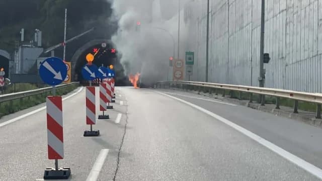 Ηγουμενίτσα: Φωτιά σε βανάκι στην Εγνατία Οδό, διακοπή κυκλοφορίας