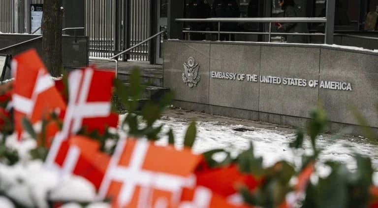 Дания: Возмущение из-за удаления флагов павших солдат посольством США