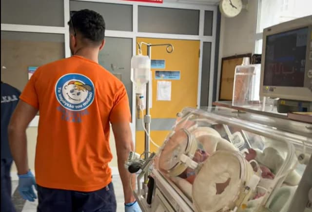 Recién nacido trasladado de urgencia en avión desde Rodas a Heraclión