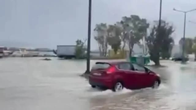 Саяда: Море и суша слились из-за наводнений (видео)