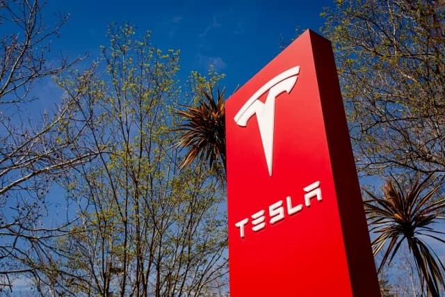 Tesla Discontinues Model S/X, Invests $2 Billion in AI