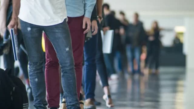 ELSTAT: El desempleo cayó al 7,5% en diciembre
