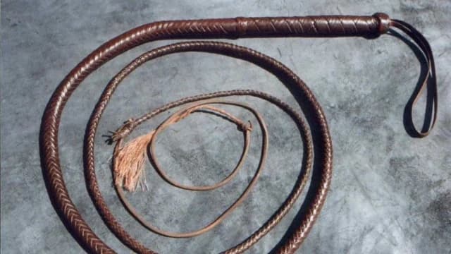 Indonesia: Pareja azotada públicamente por adulterio