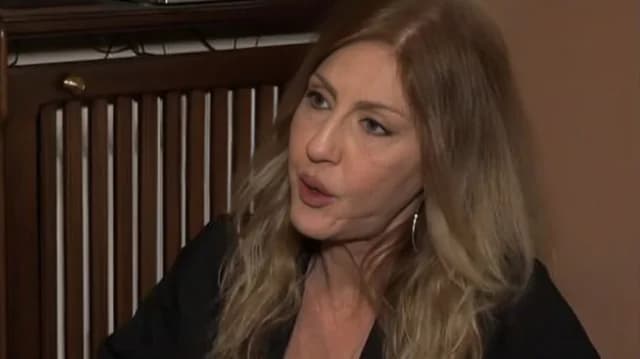 拉尼娅·卡拉扎费里：“我的一部分死了” 关于斯皮罗斯·卡拉扎费里斯