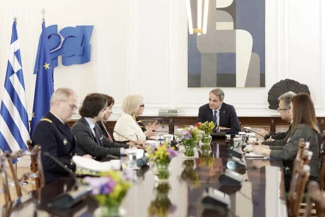 Μητσοτάκης και Γαλλίδα Υπουργός Άμυνας συζήτησαν την ανανέωση της Στρατηγικής Εταιρικής Σχέσης