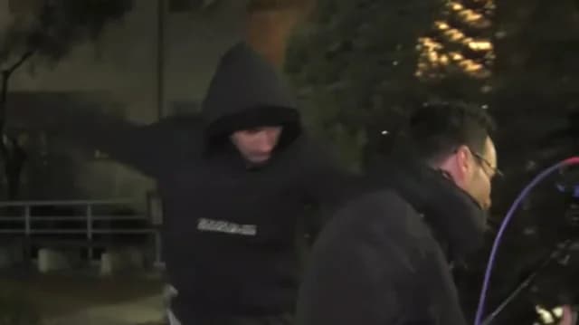 Hooligans greifen Journalisten vor dem 'Papageorgiou'-Krankenhaus an