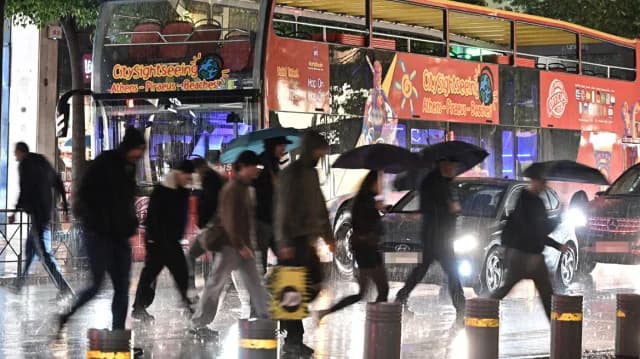 Έκτακτο δελτίο καιρού: Έντονες βροχοπτώσεις στην Αττική και σε άλλες περιοχές