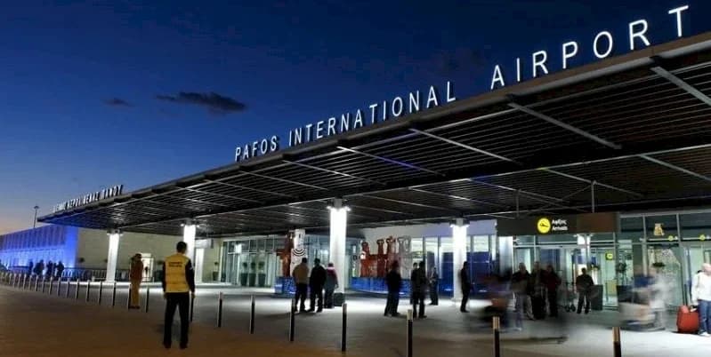 Пафос: В аэропорту задержан гражданин Великобритании с контрабандными сигаретами