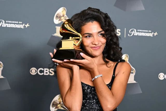 Olivia Dean: «Είμαι εγγονή μετανάστη» στα Grammys 2026