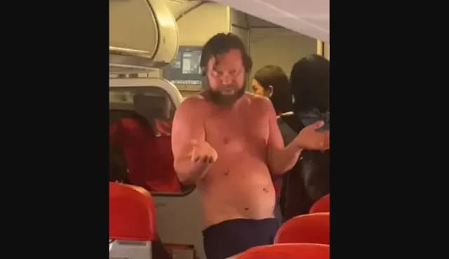 Russischer Passagier sorgt für Chaos auf AirAsia-Flug: Zog sich aus