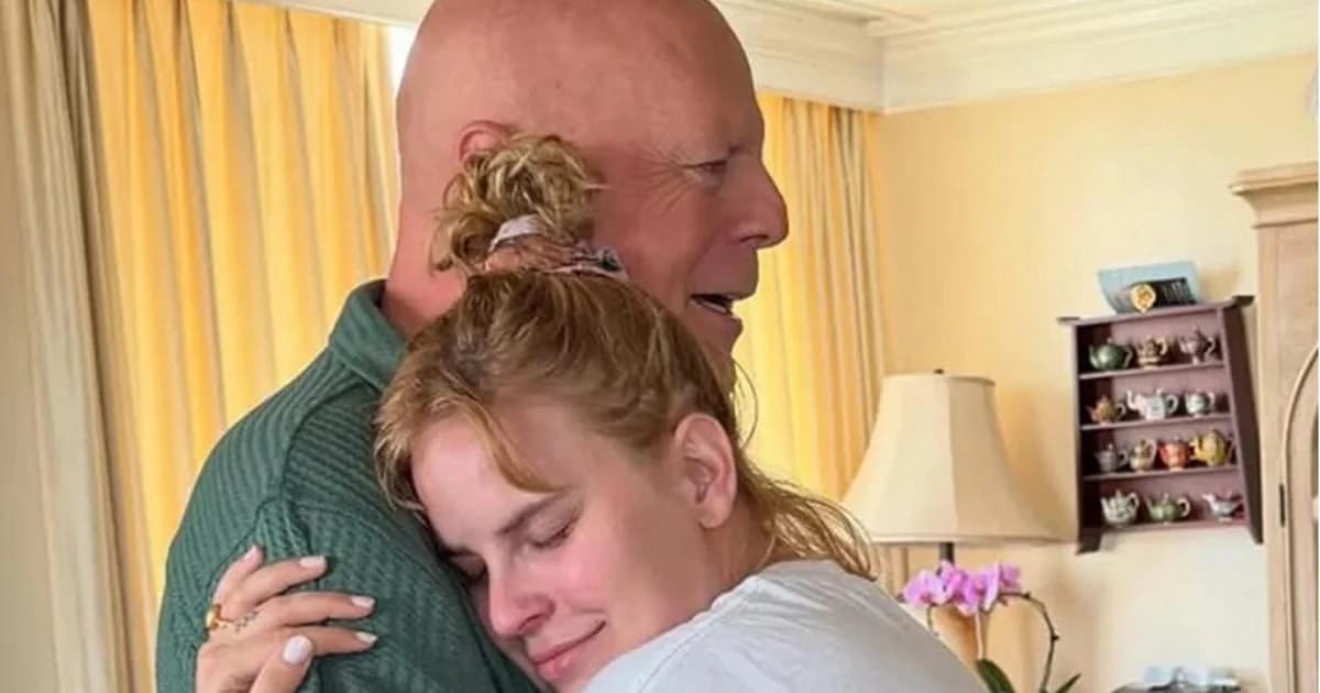 Touching Moments: Bruce Willis with Daughter Tallulah at Grandmother's Home
