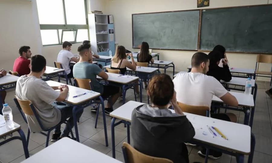 ChatGPT Allegations in Essay Contest: Student Claims 'Injustice' - Prizes up to €800