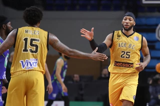 AEK besiegt Tofas mit 93-90 in Bursa