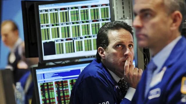 Wall Street: Tech Stocks Plunge Amid AI Concerns