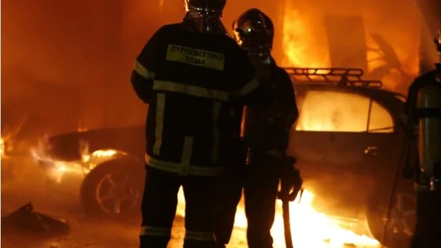 מורה ליוגה בת 56 נעצרה בגין פיצוצי מכוניות באטיקה, יוון