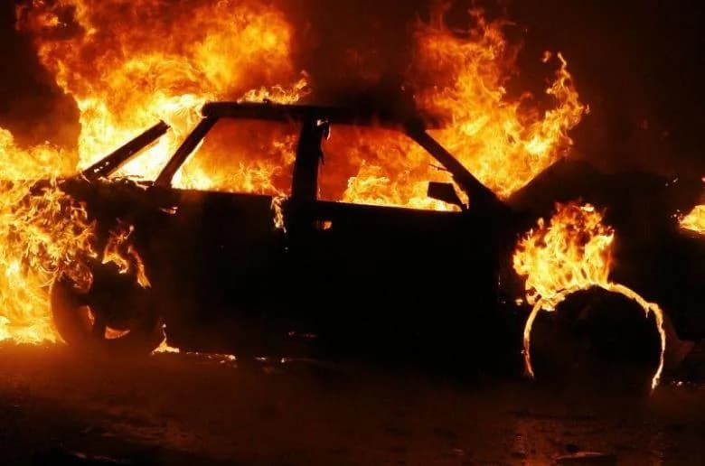 הצתת רכב בניקוסיה: חקירת משטרה בעיצומה