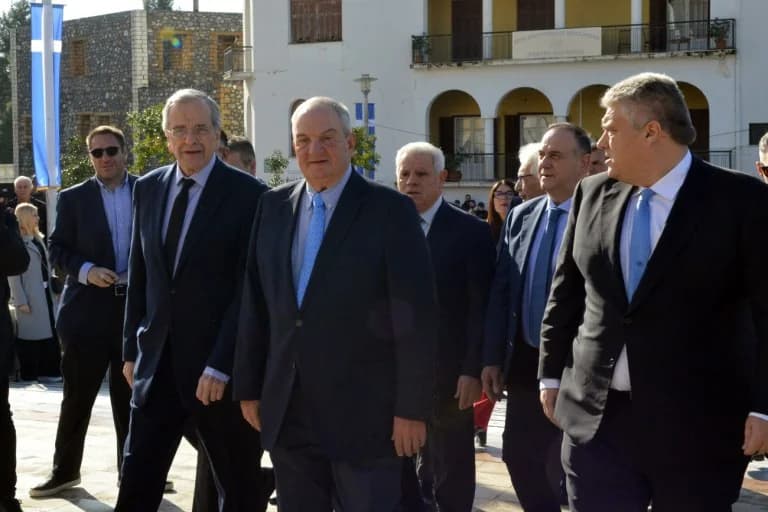 Tensiones en ND: Aparición conjunta de Karamanlis-Samaras en Kalamata