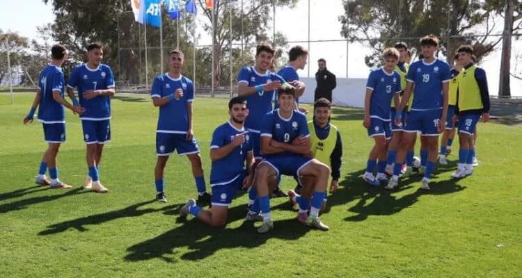 Freundschaftsspiel: Zyperns U17-Nationalmannschaft gegen Montenegro in Ayia Napa