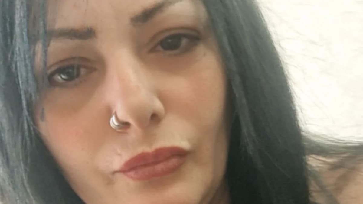 Annie Alexui: Behauptungen über Verbindungen zum Gefängnis und Mavromichalis-Mord