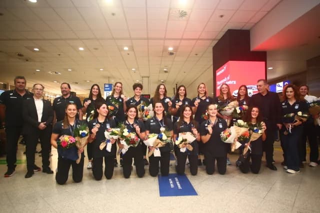 Επιστροφή με χάλκινο μετάλλιο για την Εθνική πόλο γυναικών από την Πορτογαλία