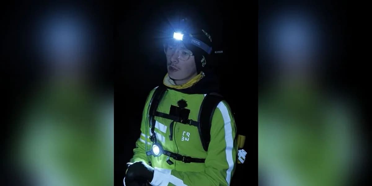 Joven de 18 años camina 32 km diarios por caridad