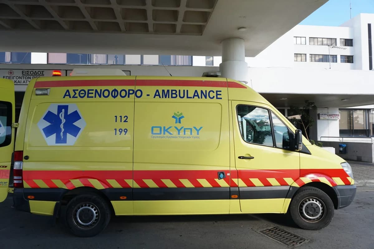 Φορτηγό προσέκρουσε σε περιπολικό: Τρεις τραυματίες