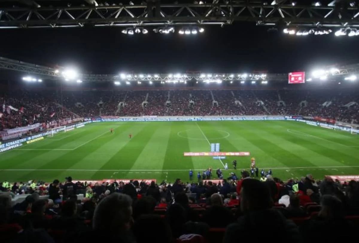 Super League: Τα φώτα στα μεγάλα ντέρμπι