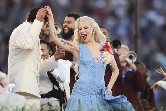 Bad Bunny und Lady Gaga: Viral-Video beim Super Bowl 2026