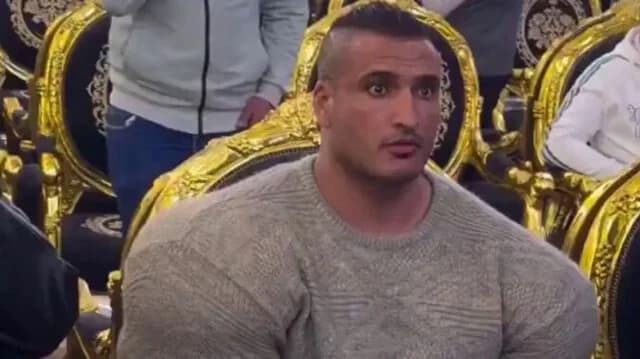 מאבטח מצרי הופך ויראלי בשל מבנה גופו השרירי