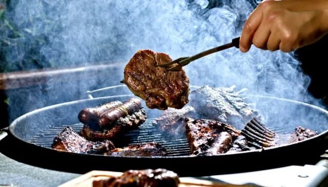 Tsiknopempti: Qué es y qué simboliza la tradición