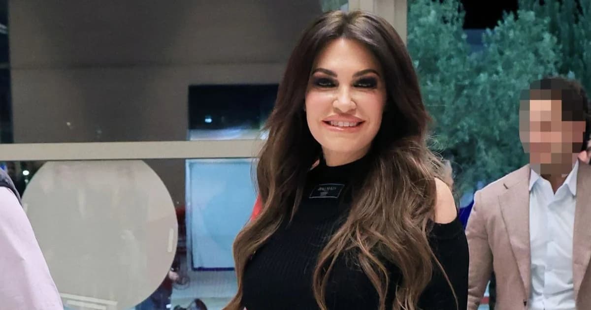 Kimberly Guilfoyle: Ganz in Schwarz im Karaiskakis-Stadion