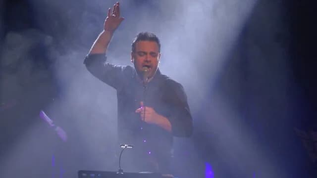 Ο Δώρος Δημοσθένους τραγουδά Έλβις στο Half Note Jazz Club