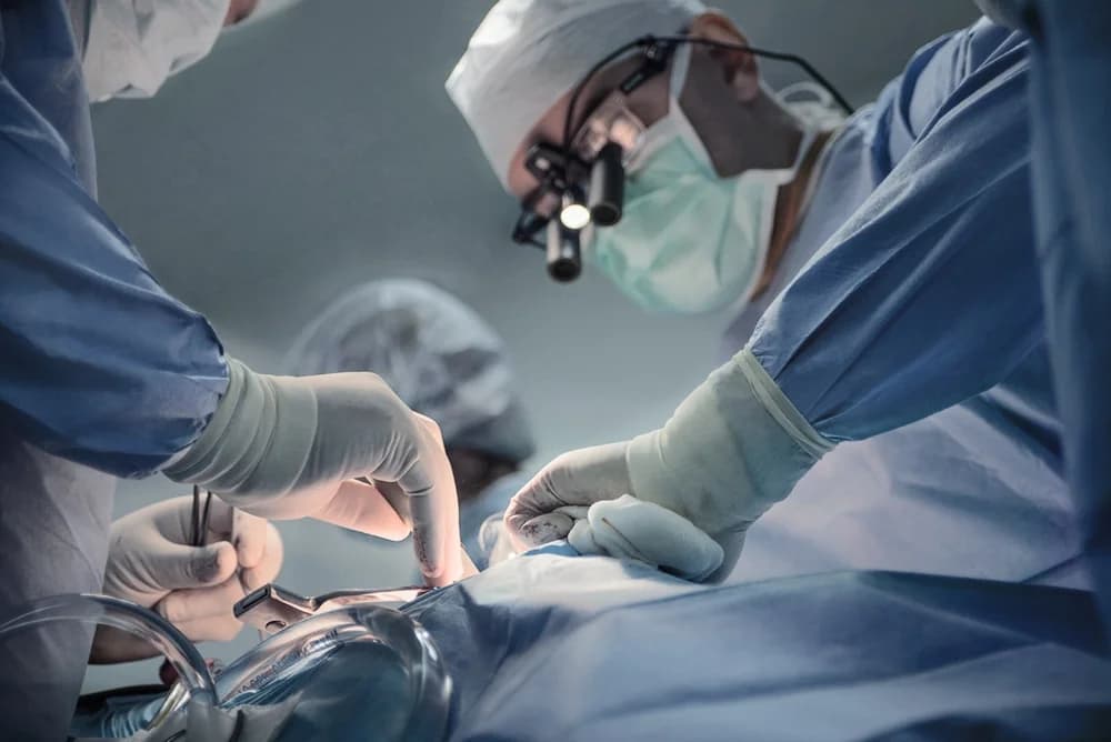 Chipriota de 38 años pierde oportunidad de trasplante: Se muda a Atenas