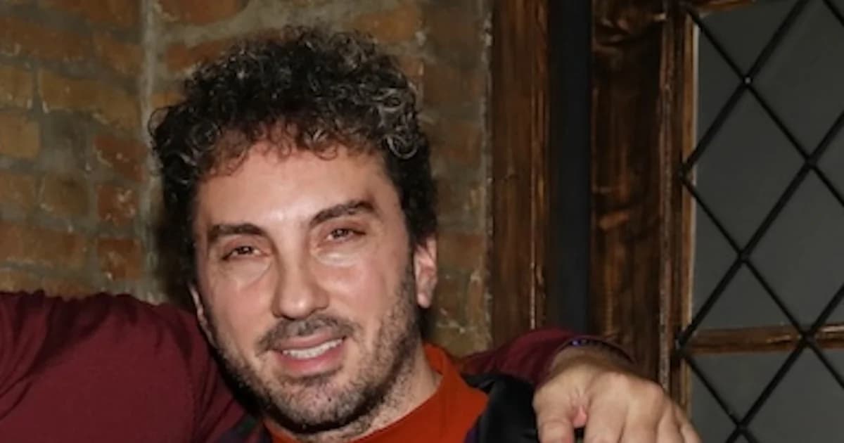 Ioannis Melissanidis: Aparición en el estreno de "Vrohi ta Veli"