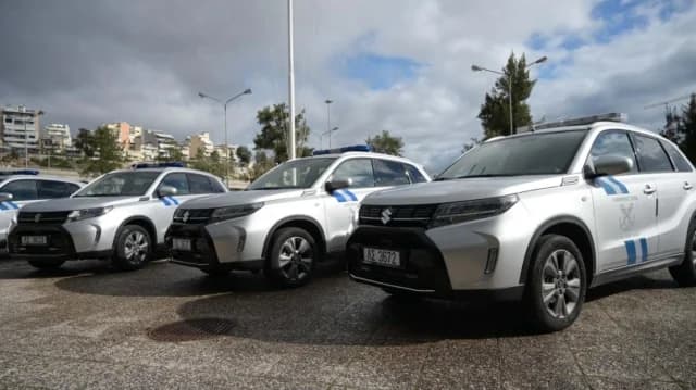 Entregan 138 nuevos SUV a la Guardia Costera Helénica