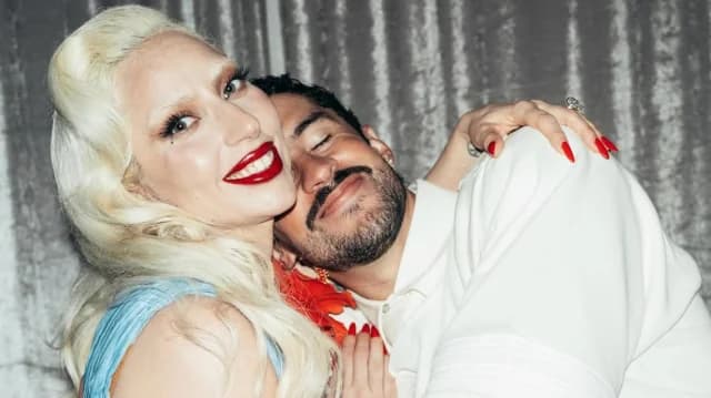 Η Lady Gaga ευχαριστεί τον Bad Bunny για το Super Bowl Halftime Show