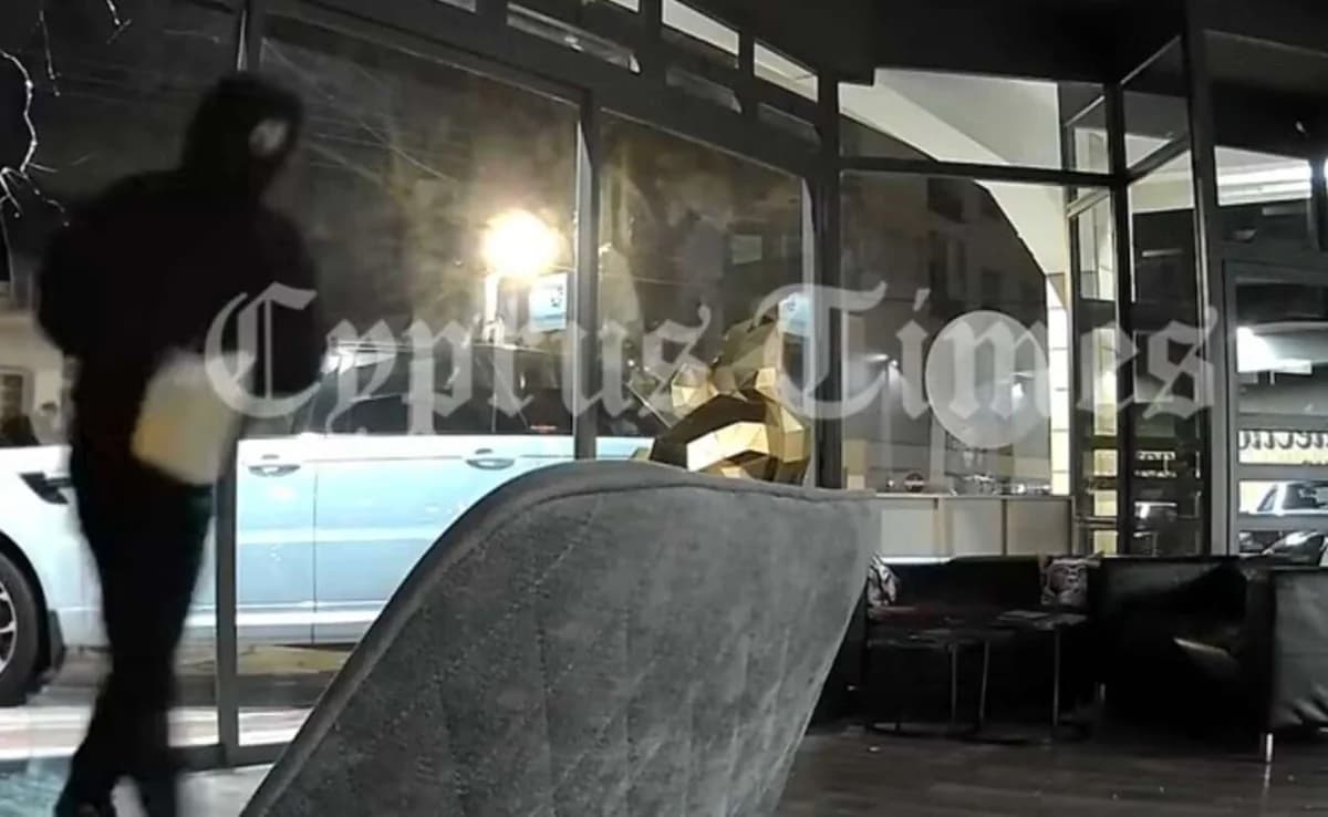 Limassol: Arrestado empresario de 49 años por incendio provocado en concesionario de coches de lujo