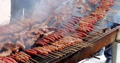 Partido Animalista insta a consumir verduras en lugar de carne en Tsiknopempti
