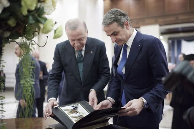 Mitsotakis agradece a Erdoğan su hospitalidad